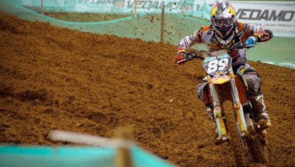 爱游戏电竞官方网站-波尔多中场技术犯错频频，挑战搭售对手，波尔多ds