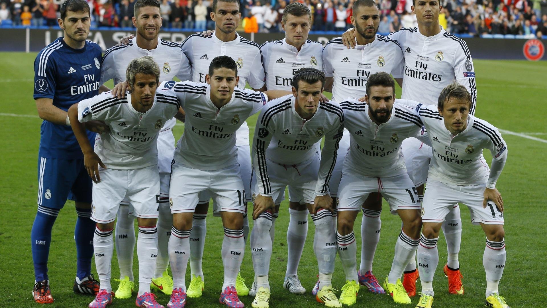 《英雄联盟季中赛，跨界对决点燃热血激情》，英雄联盟季中比赛